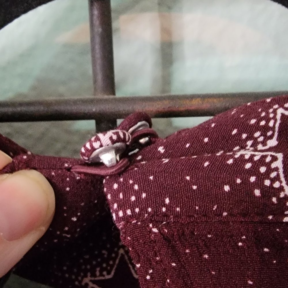 Torrid Burgundy Star Print Choker Top - Galaxy Chic in Size 00 XL! - Picture 12 of 13
